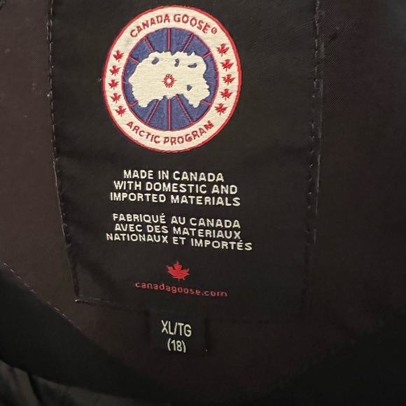 Youth Bomber Jacket.  Size kids 18 CLlightly worn. - Picture 3 of 8